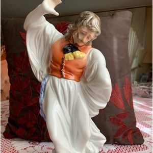 Traditional Hungarian ceramics. About 10 cm tall and are Herend brand.